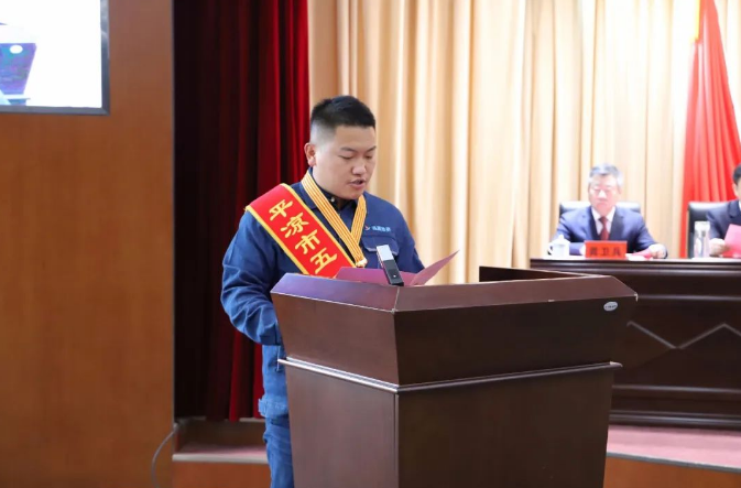 喜報！市產(chǎn)投集團員工楊李榮獲2022年平?jīng)鍪形逡粍趧?dòng)獎?wù)?圖2)